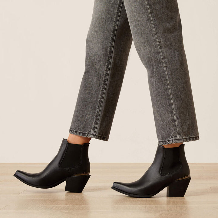 Ariat Ultra High Rise Jazmine Tomboy Relaxed Straight Leg Jeans