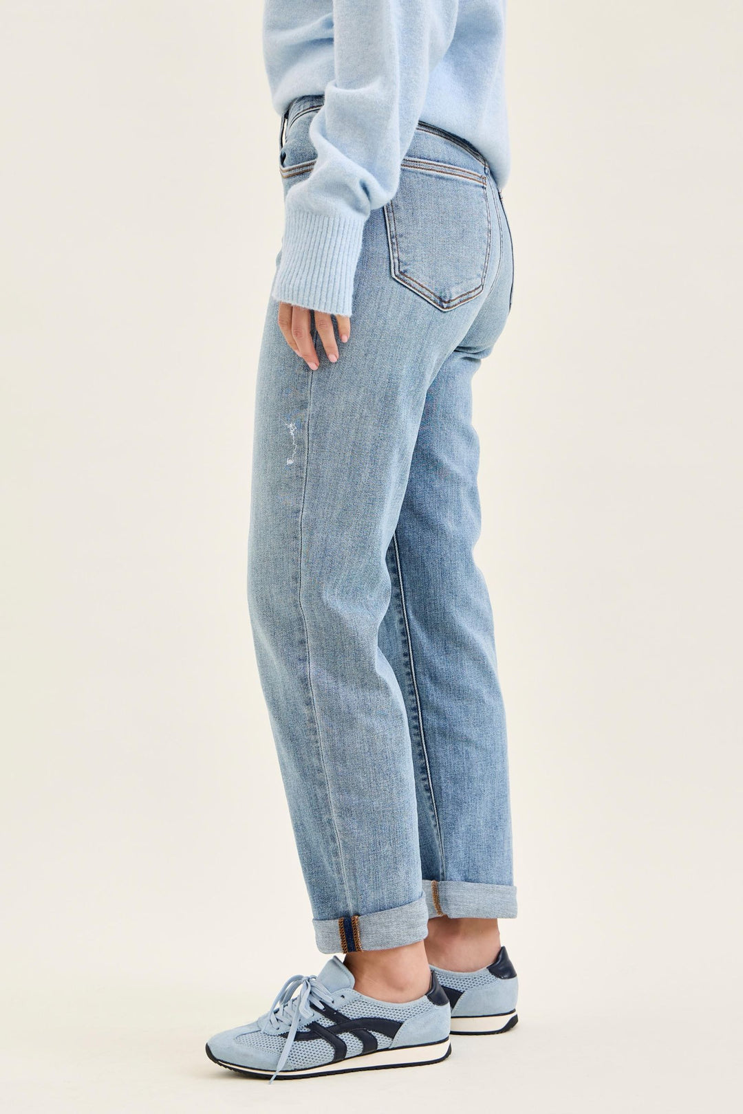 Judy Blue Maribel Mid Rise Boyfriend Jeans