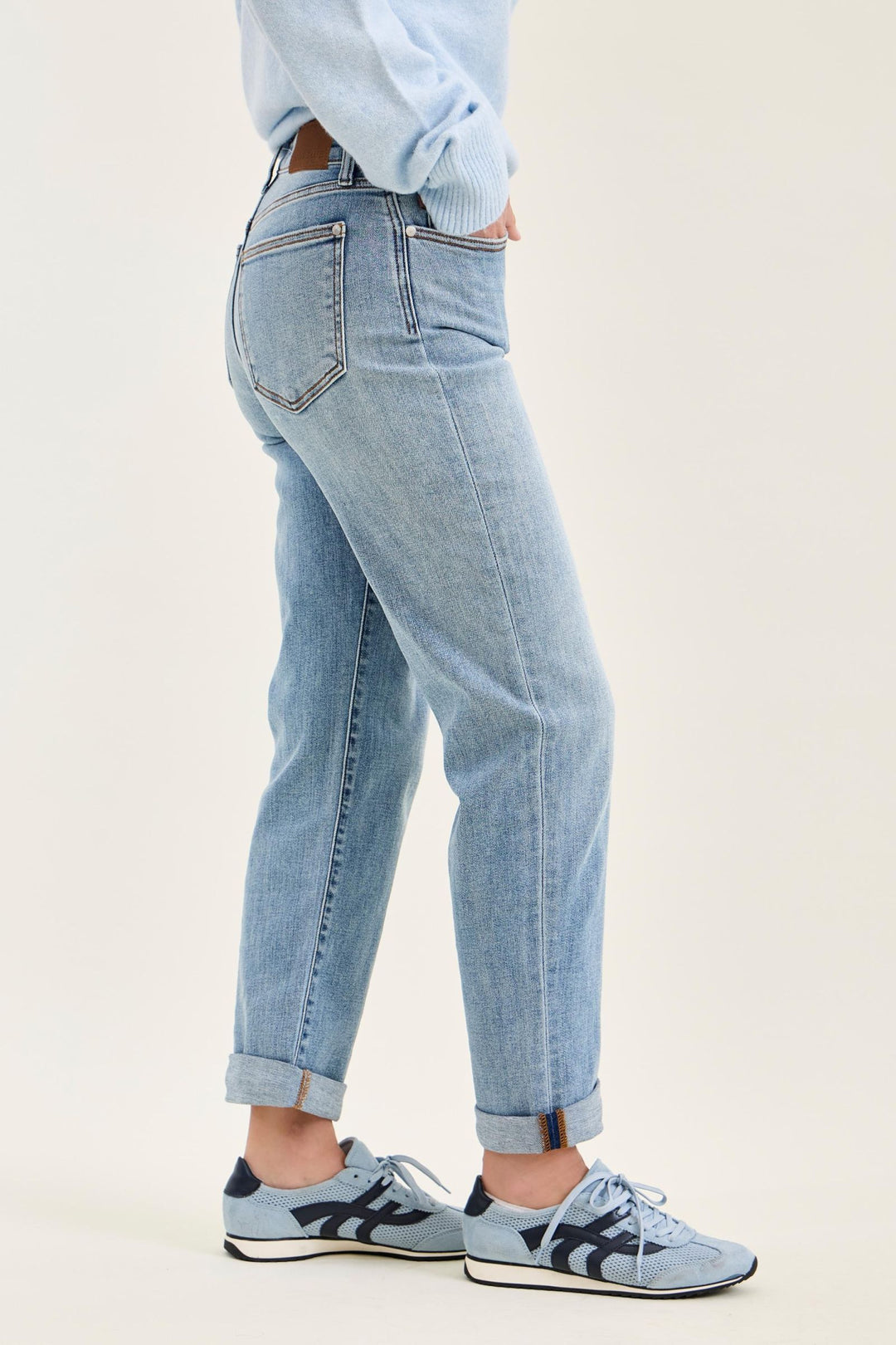 Judy Blue Maribel Mid Rise Boyfriend Jeans