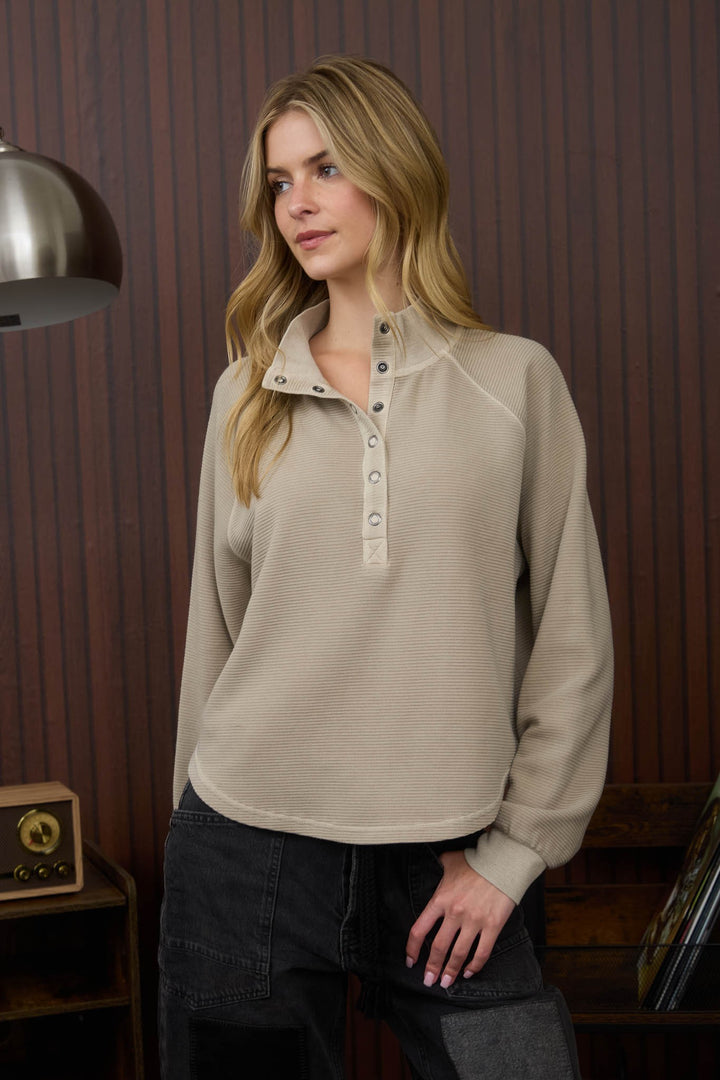 Sela Mock Neck Henley