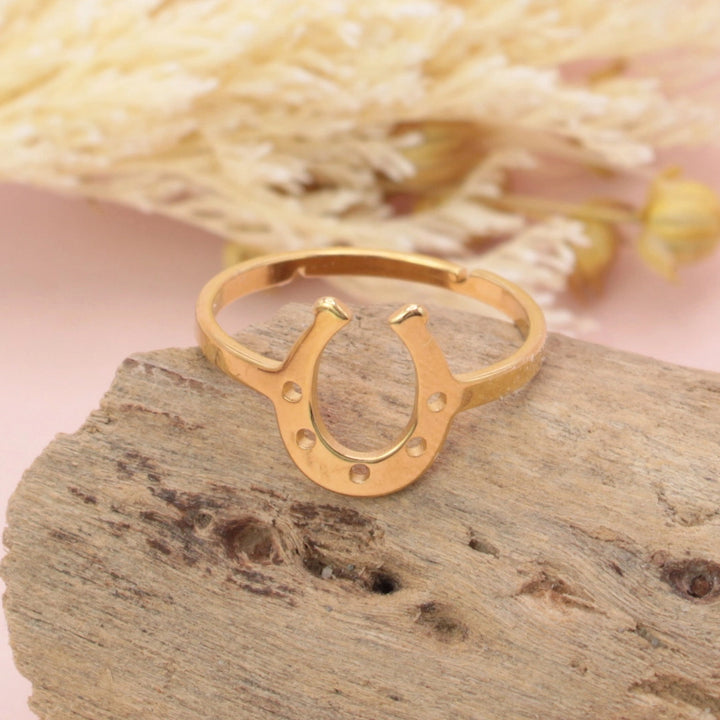 Sabine Horseshoe Ring