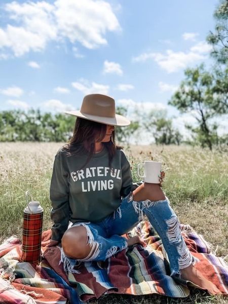 Mabel Grateful Living Crewneck