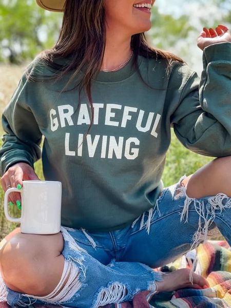 Mabel Grateful Living Crewneck