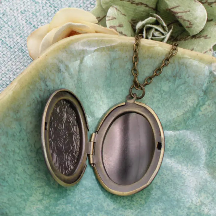 Annelise Vintage Floral Locket Necklace